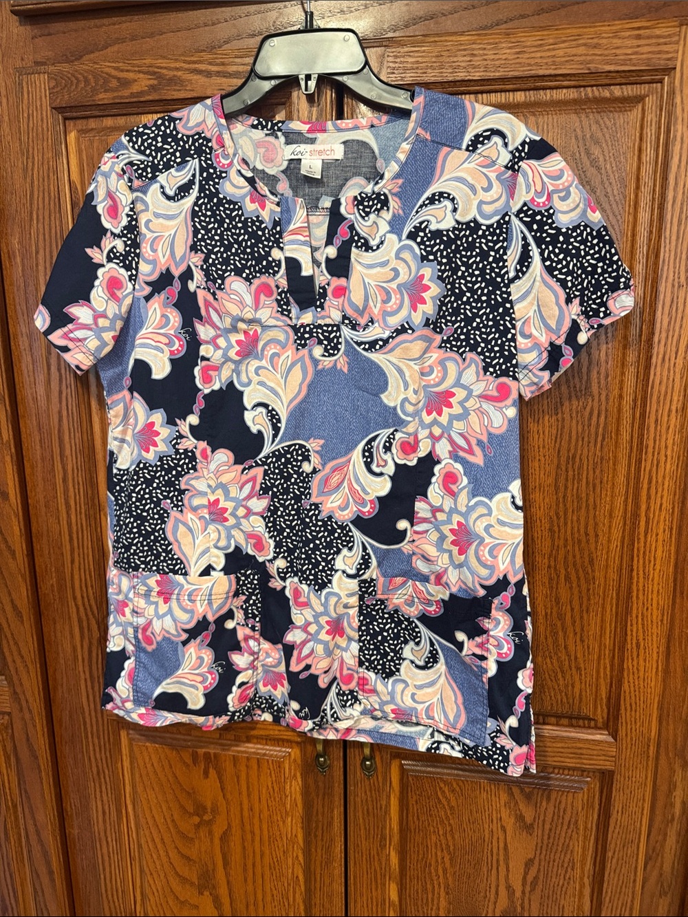 Koi Women’s Floral Patchwork Short Sleeve scrub top- Navy & Pink - like New!